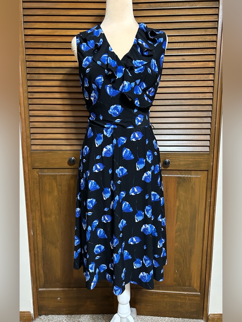 Chaps Black Sleeveless Blue Floral Ruffle V-Neck Dress Size M